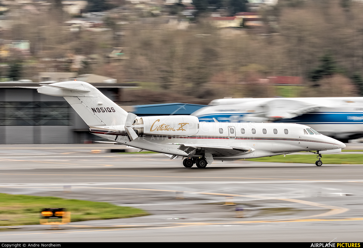 Netjets (USA) N951QS aircraft at Seattle - Boeing Field / King County Intl