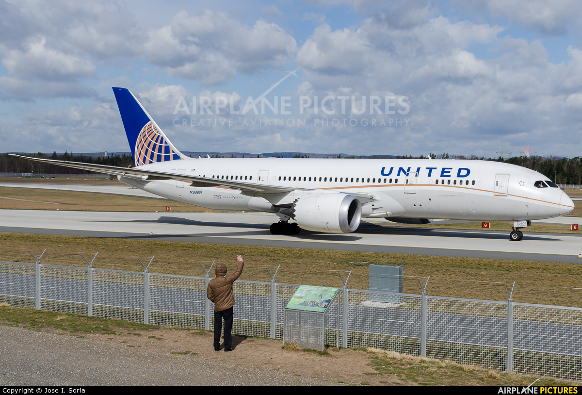 United Airlines N26906 aircraft at Frankfurt