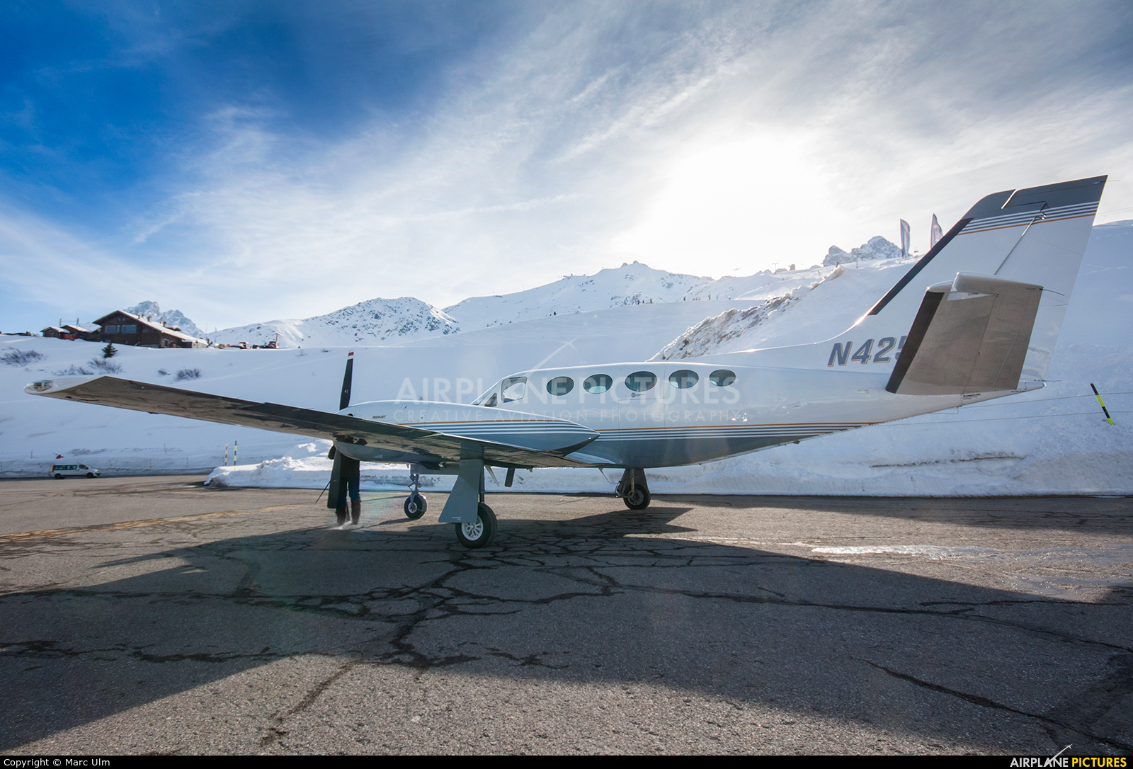 Private N425FZ aircraft at Courchevel