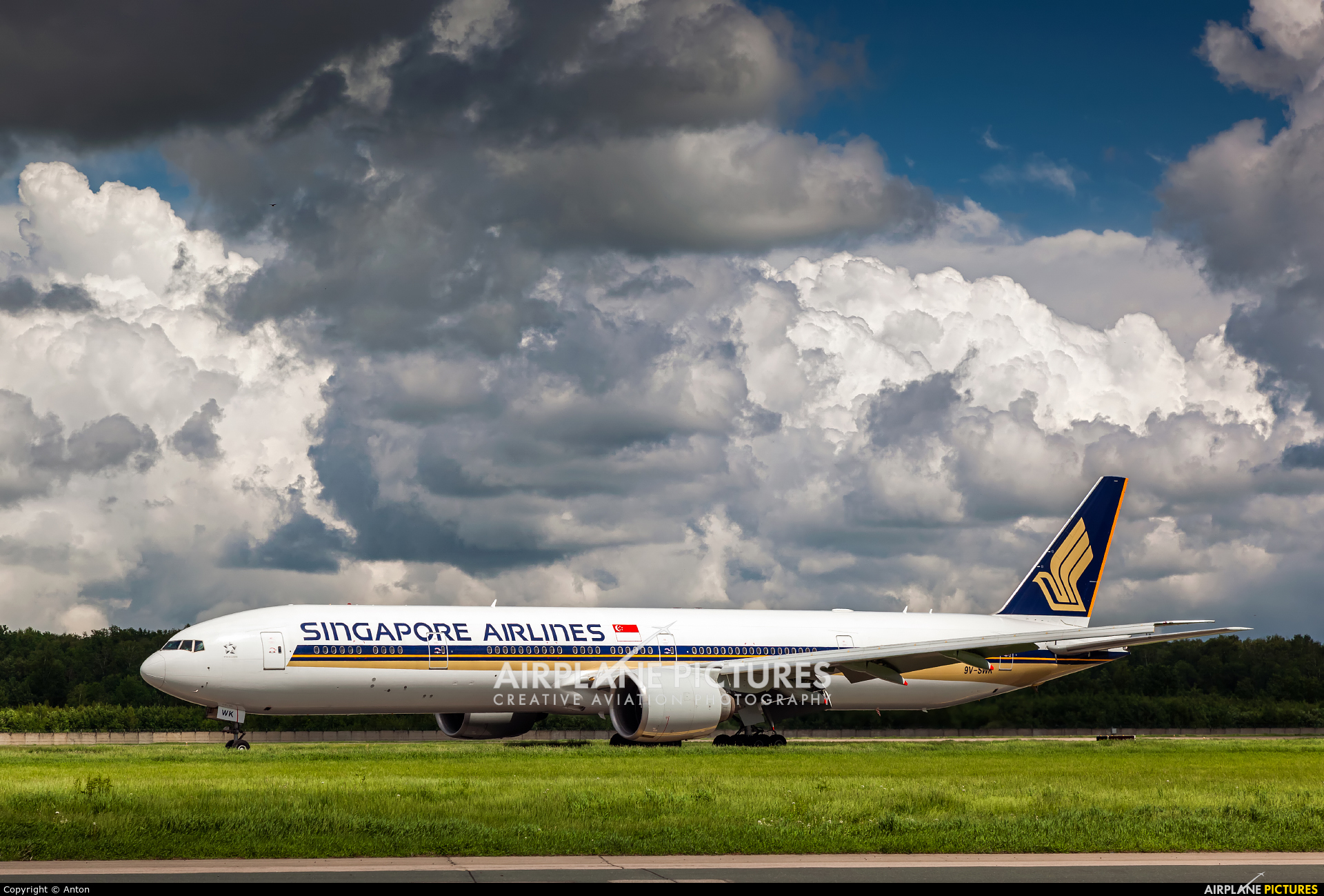 Singapore Airlines 9V-SWK aircraft at Moscow - Domodedovo