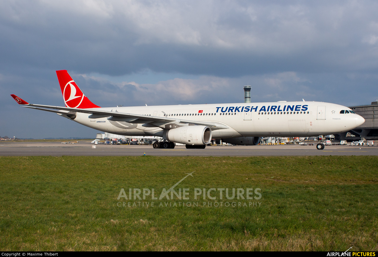 Turkish Airlines TC-JNL aircraft at Paris - Charles de Gaulle