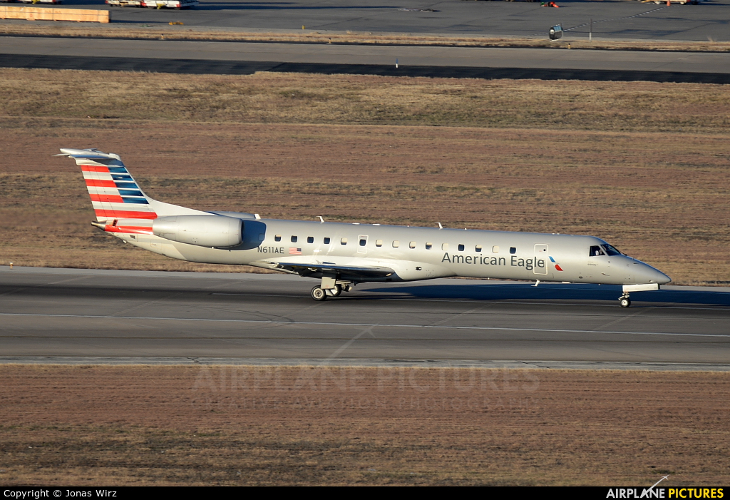 American Eagle N611AE aircraft at Dallas - Fort Worth Intl