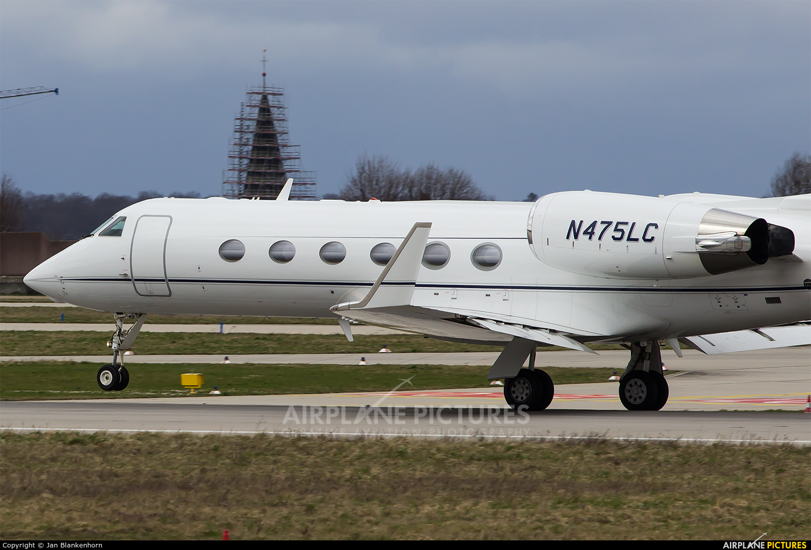 Private N475LC aircraft at Stuttgart