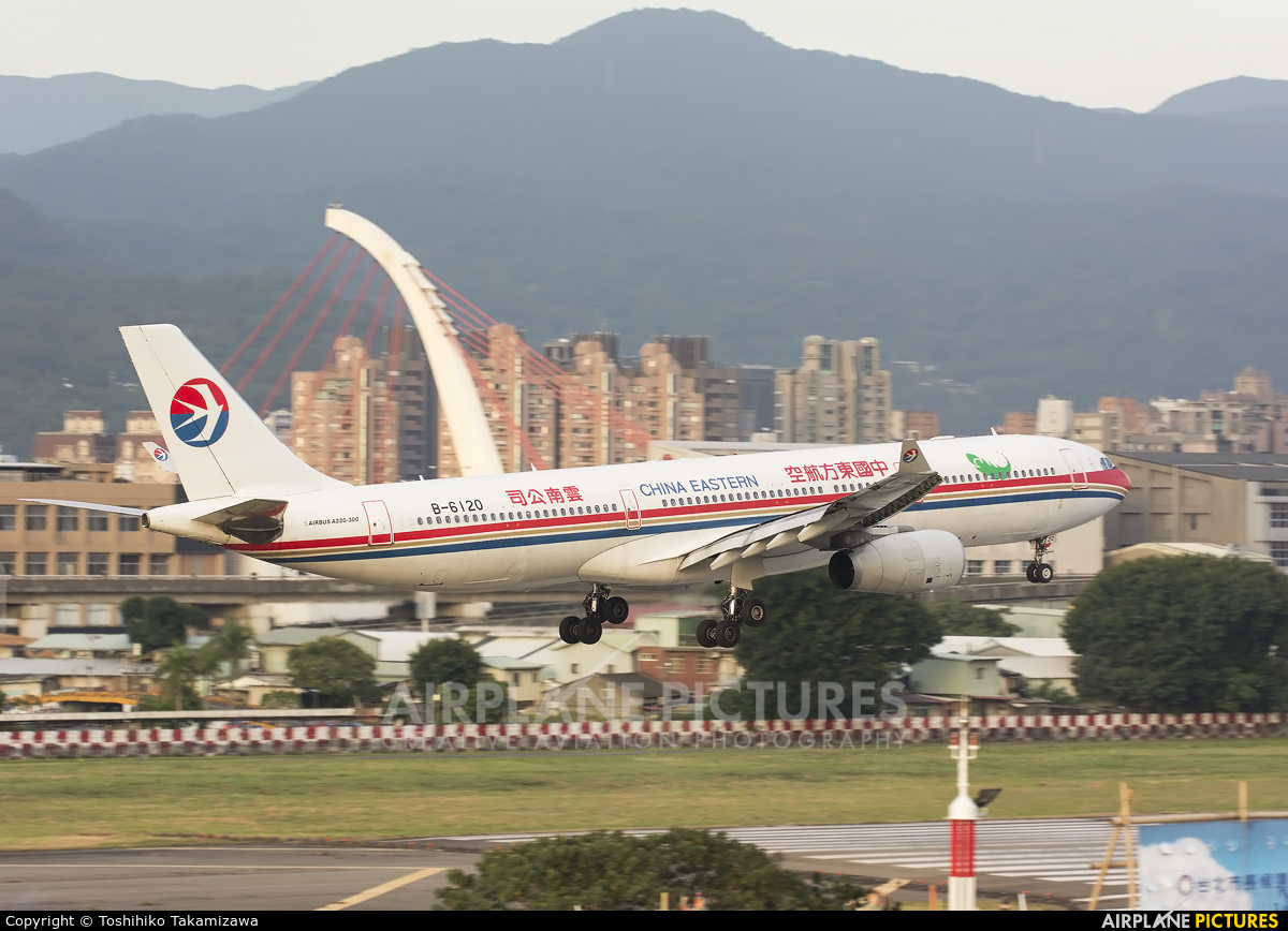China Eastern Airlines B-6120 aircraft at Taipei Sung Shan/Songshan Airport