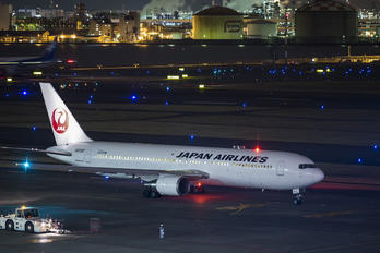 JA8397 - JAL - Japan Airlines Boeing 767-300