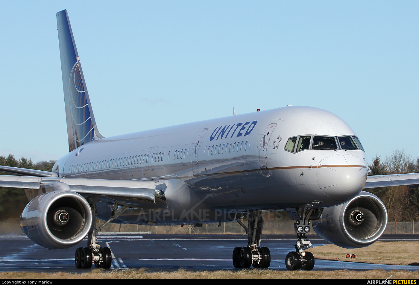 United Airlines N26123 aircraft at Edinburgh