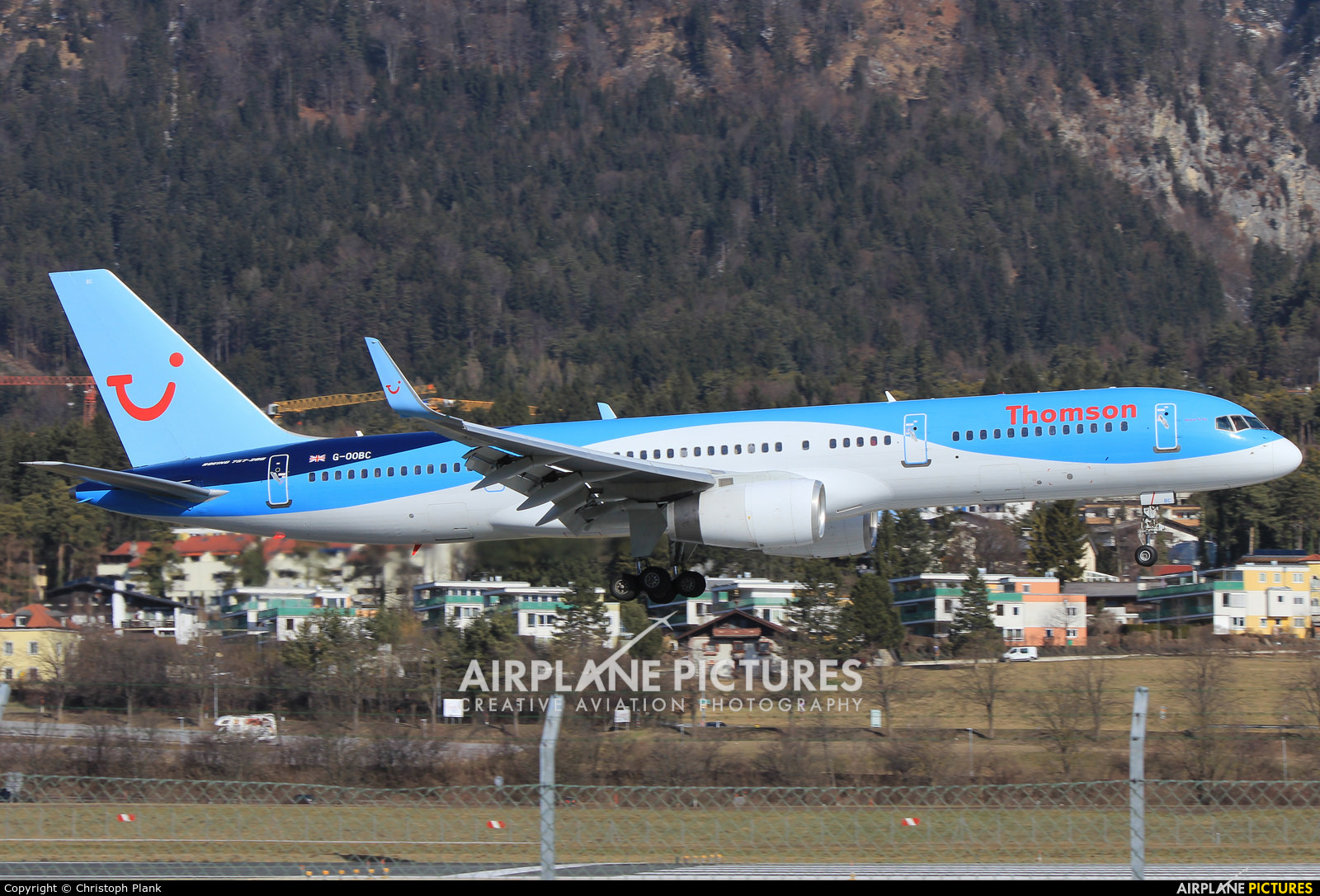 Thomson/Thomsonfly G-OOBC aircraft at Innsbruck