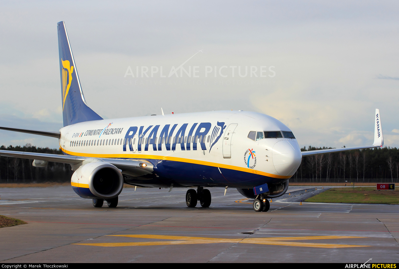 Ryanair EI-EKN aircraft at Modlin
