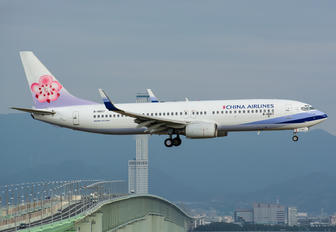 B-18617 - China Airlines Boeing 737-800