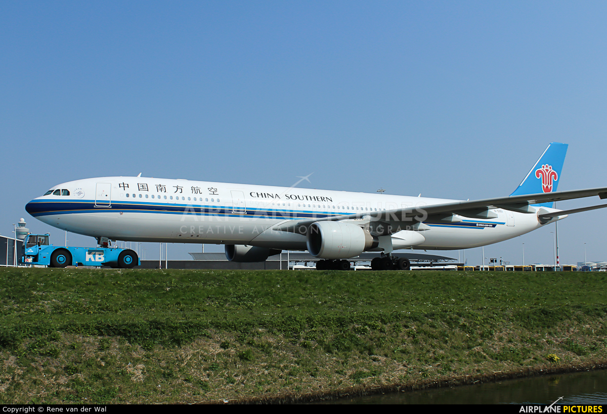 China Southern Airlines B-5951 aircraft at Amsterdam - Schiphol