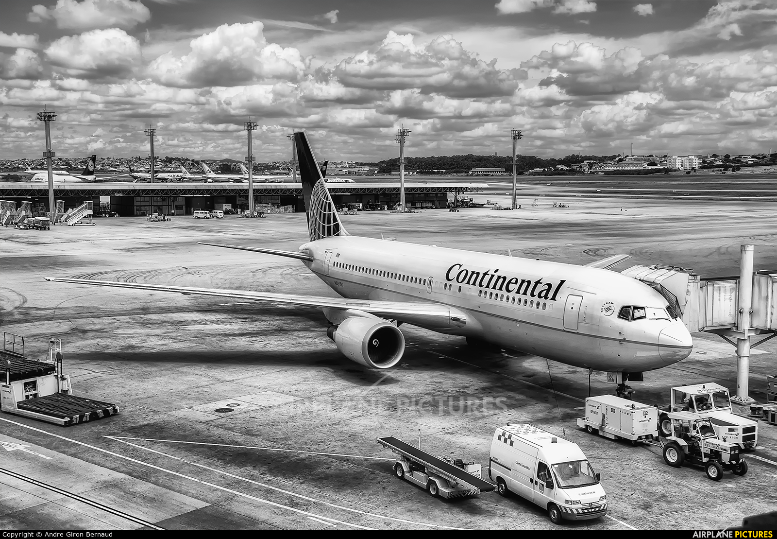 Continental Airlines N68160 aircraft at São Paulo - Guarulhos