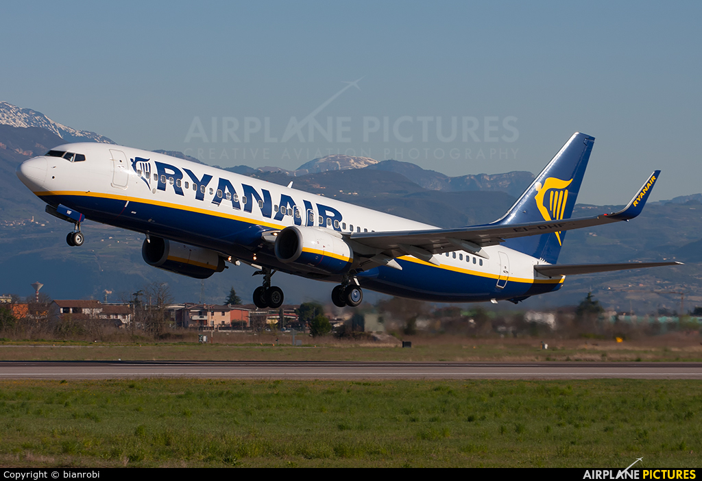 Ryanair EI-DHF aircraft at Verona - Villafranca