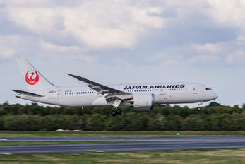 JA822J - JAL - Japan Airlines Boeing 787-8 Dreamliner
