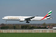 Emirates Airlines A6-ECV image