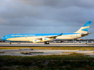 LV-CSE - Aerolineas Argentinas Airbus A340-300