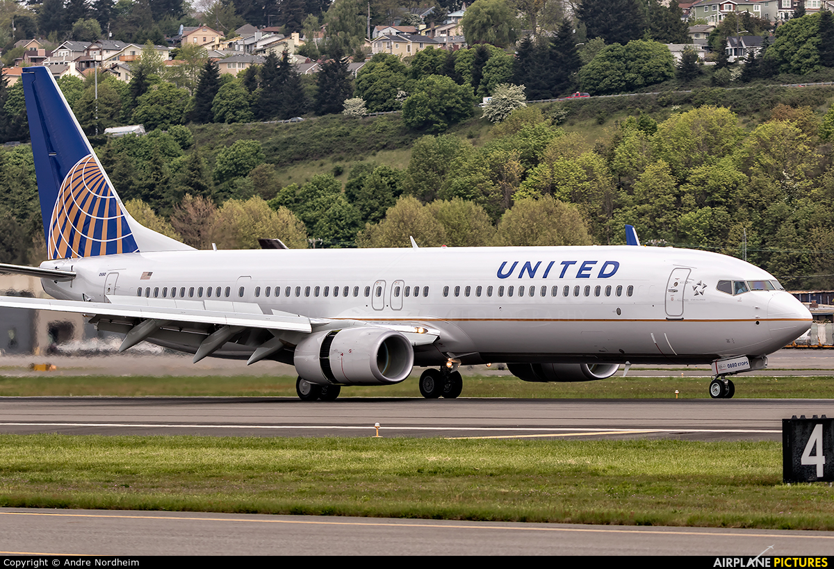 United Airlines N68880 aircraft at Seattle - Boeing Field / King County Intl