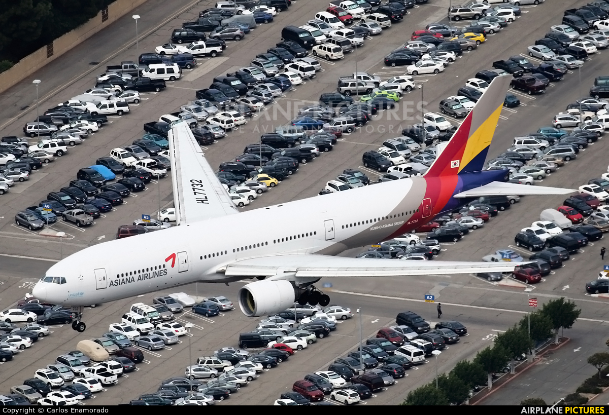 Asiana Airlines HL7732 aircraft at Los Angeles Intl