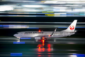 JA327J - JAL - Japan Airlines Boeing 737-800