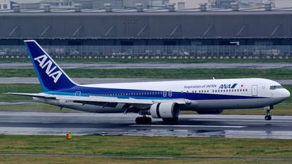 JA8324 - ANA - All Nippon Airways Boeing 767-300