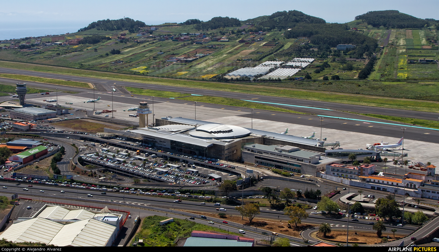 - Airport Overview - aircraft at Tenerife Norte - Los Rodeos