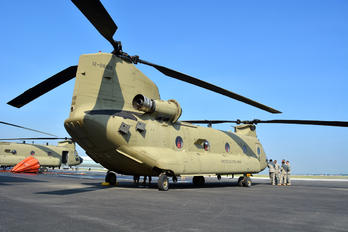 12-08109 - USA - Army Boeing CH-47F Chinook
