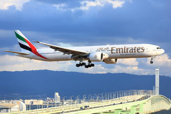 A6-ECQ - Emirates Airlines Boeing 777-300ER