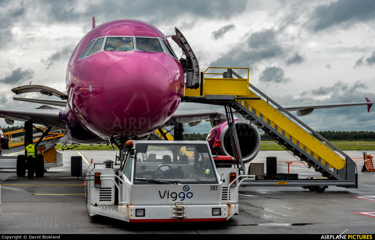 Wizz Air HA-LWQ aircraft at Eindhoven
