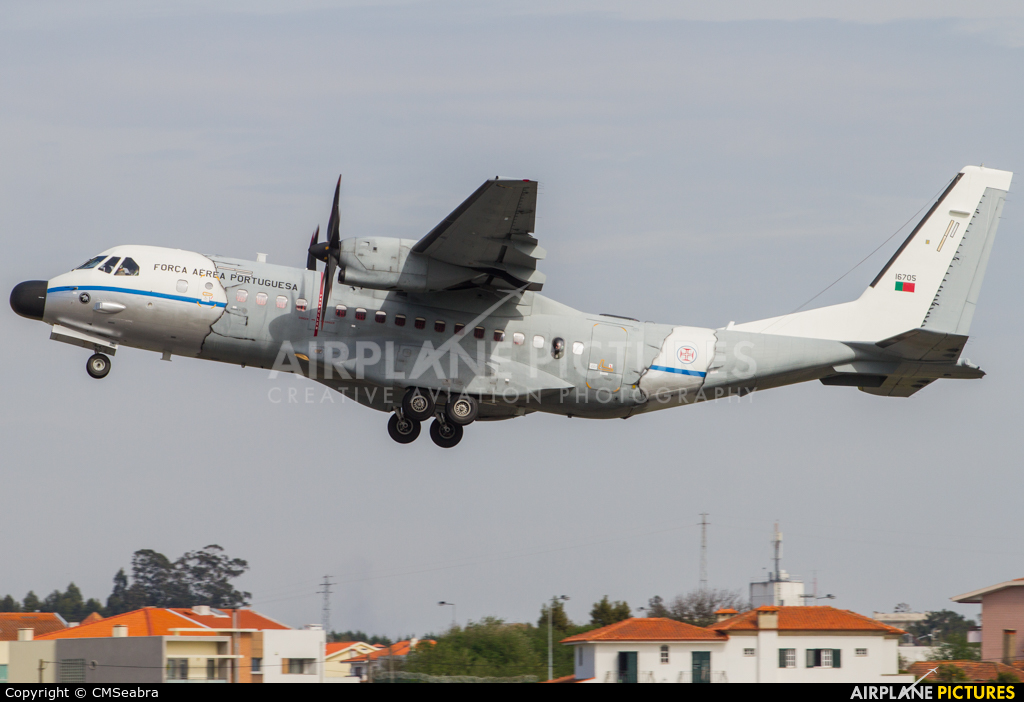 Portugal - Air Force 16705 aircraft at Porto