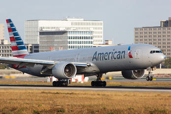 N718AN - American Airlines Boeing 777-300ER