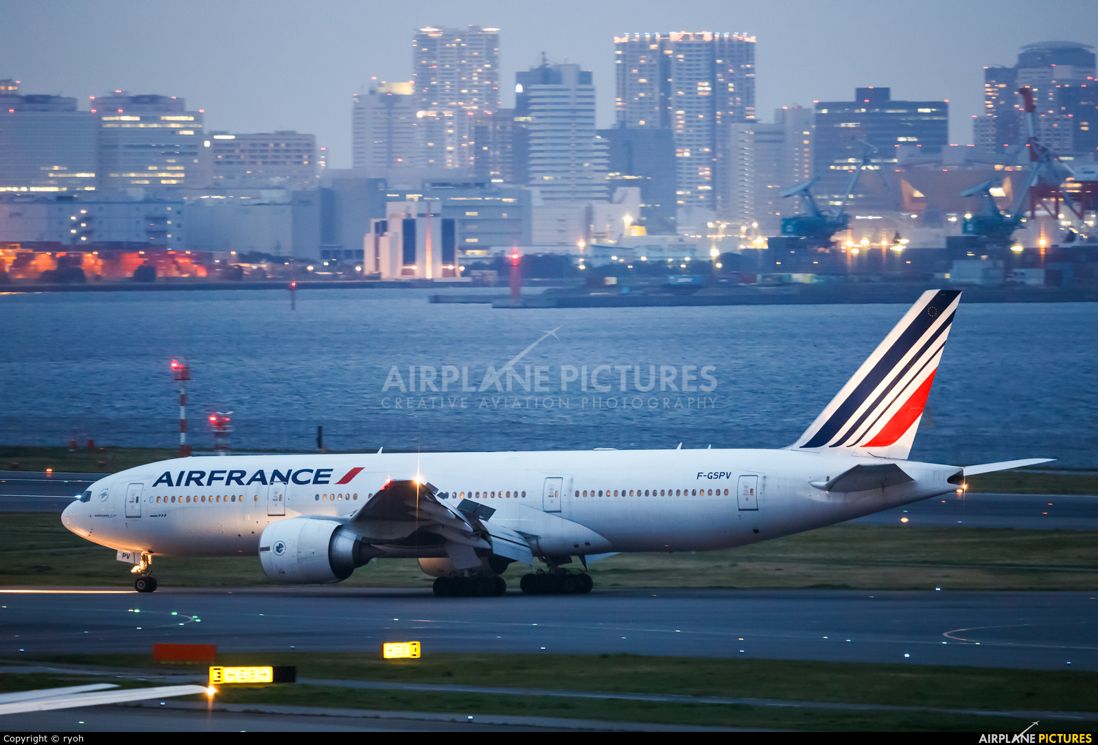 Air France F-GSPV aircraft at Tokyo - Haneda Intl