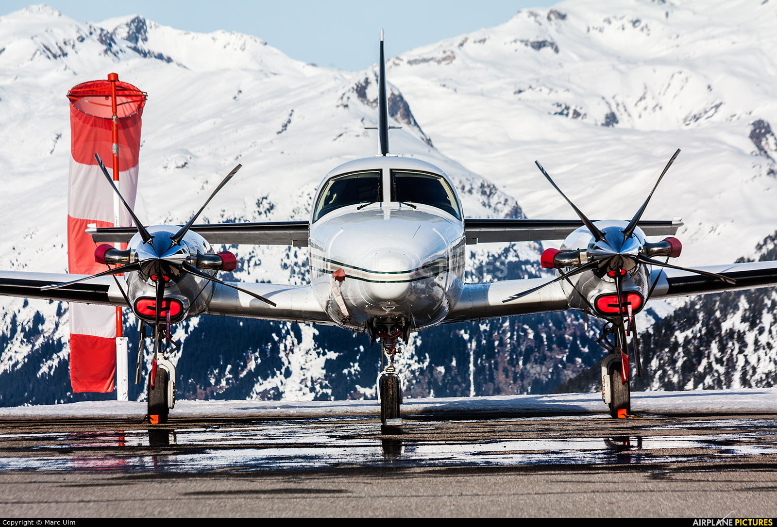 Private HB-LNL aircraft at Courchevel