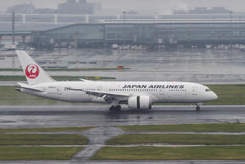 JA825J - JAL - Japan Airlines Boeing 787-8 Dreamliner