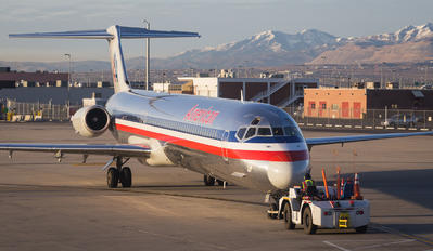 N571AA - American Airlines McDonnell Douglas MD-83
