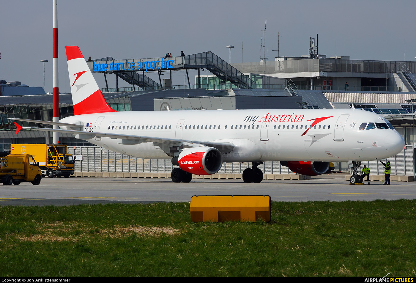 Austrian Airlines/Arrows/Tyrolean OE-LBC aircraft at Linz