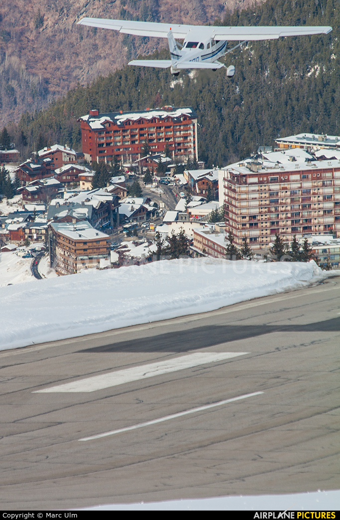 Private N5171Z aircraft at Courchevel