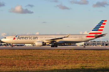 N271AY - American Airlines Airbus A330-300