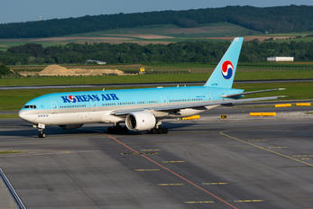 HL7765 - Korean Air Boeing 777-200ER
