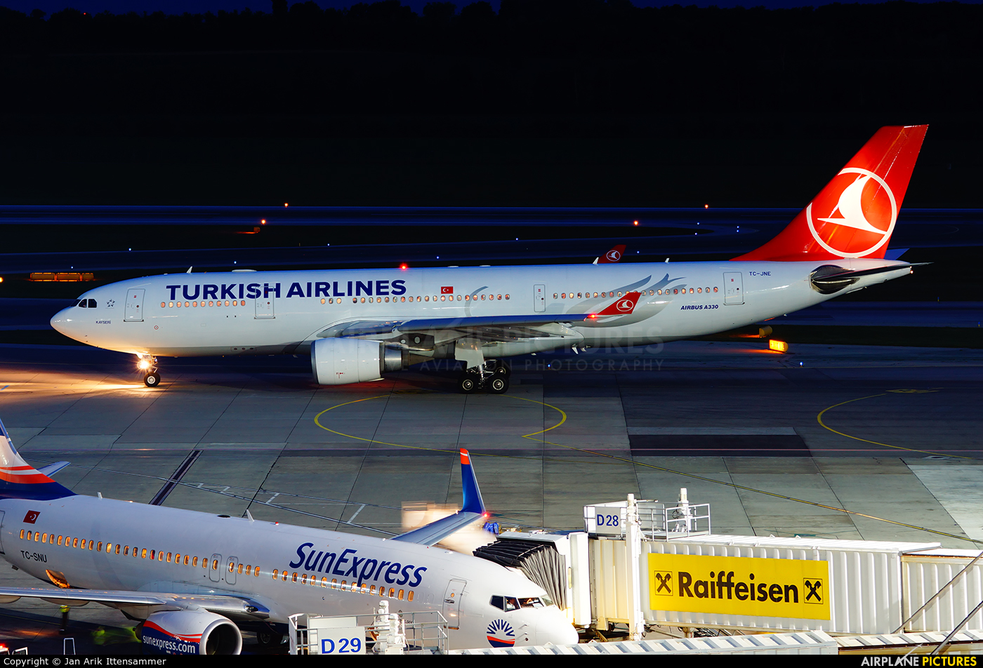 Turkish Airlines TC-JNE aircraft at Vienna - Schwechat