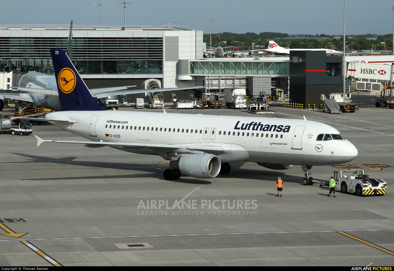 Lufthansa D-AIZO aircraft at London - Heathrow