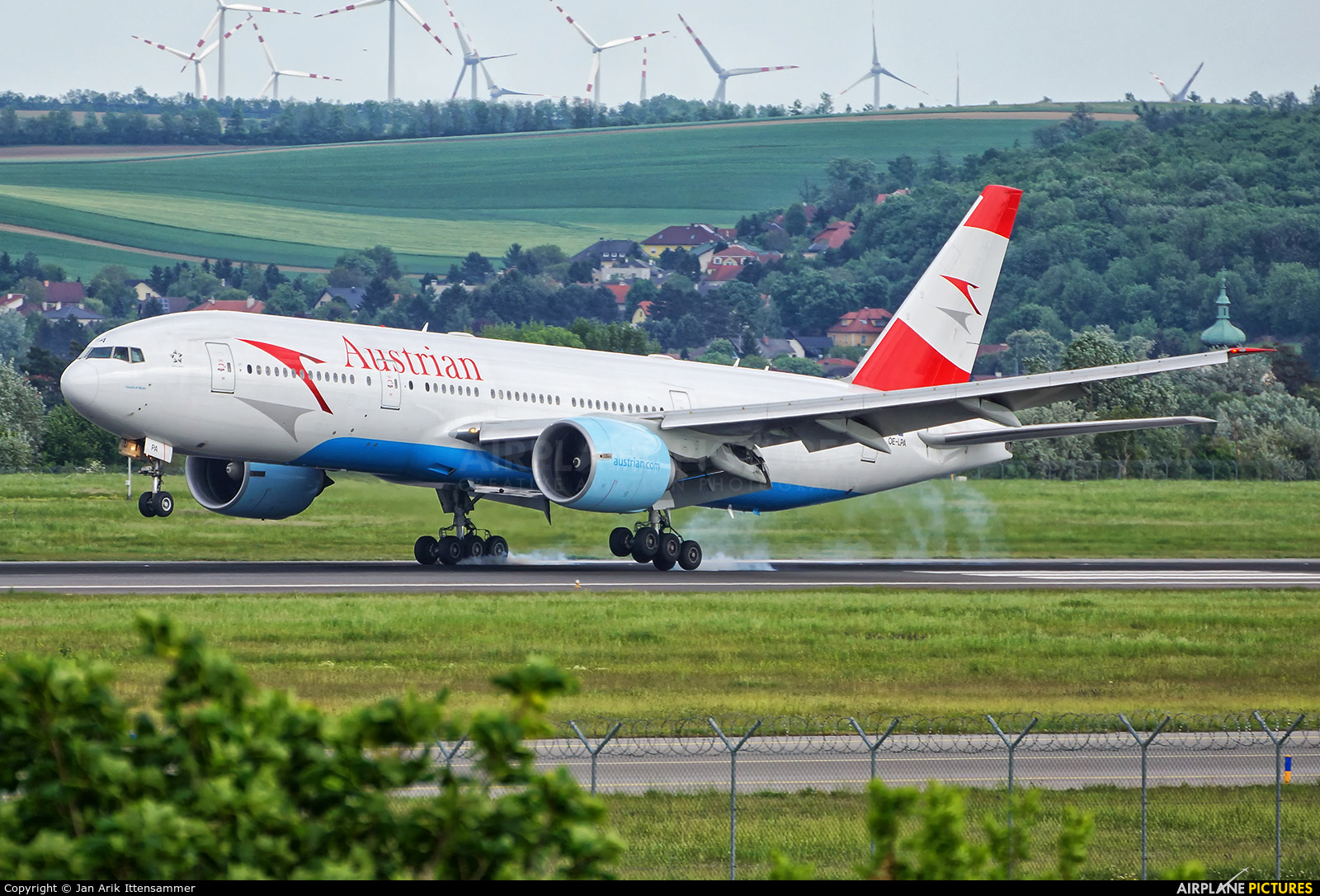 Austrian Airlines/Arrows/Tyrolean OE-LPA aircraft at Vienna - Schwechat