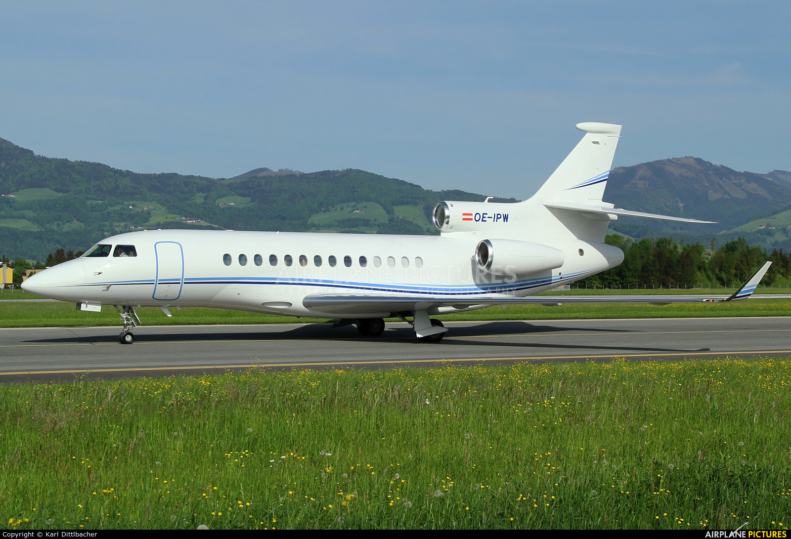 Private OE-IPW aircraft at Salzburg