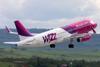 HA-LYM - Wizz Air Airbus A320