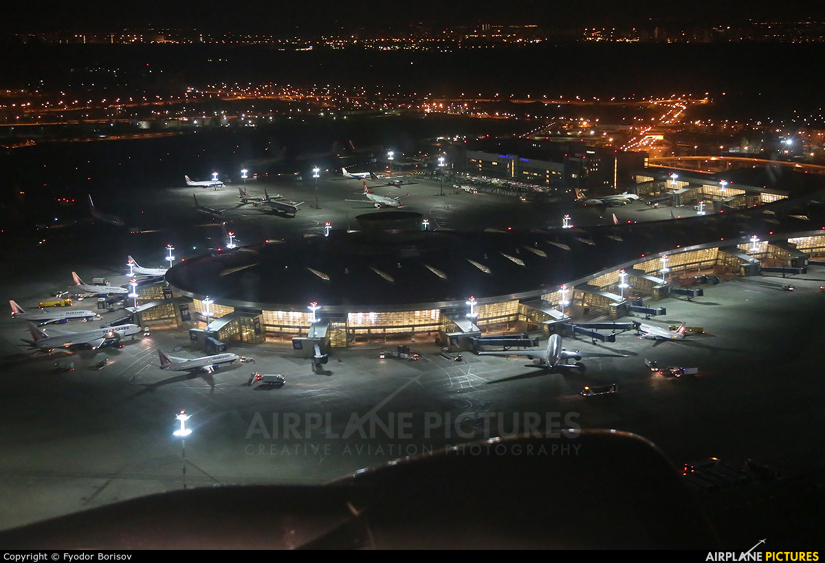 - Airport Overview - aircraft at Moscow - Vnukovo