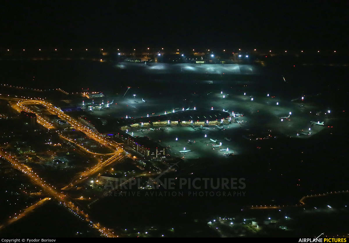 - Airport Overview - aircraft at Moscow - Vnukovo