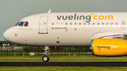 EC-MFM - Vueling Airlines Airbus A320
