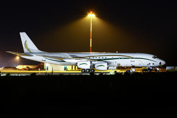 VP-BHS - Brisair Douglas DC-8