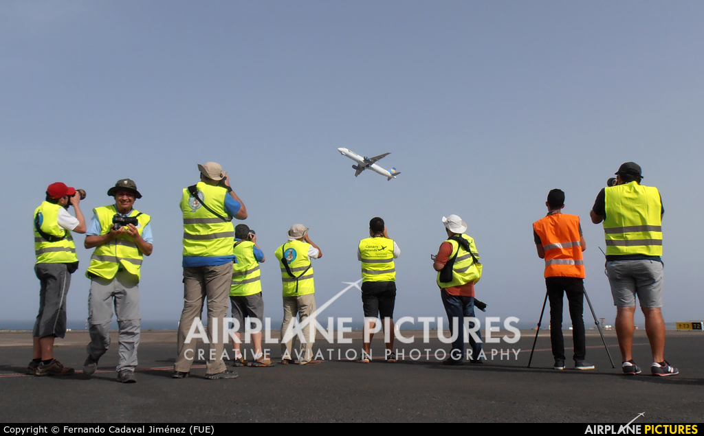- Airport Overview - aircraft at Fuerteventura - Puerto del Rosario