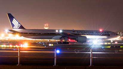 9V-SWR - Singapore Airlines Boeing 777-300ER