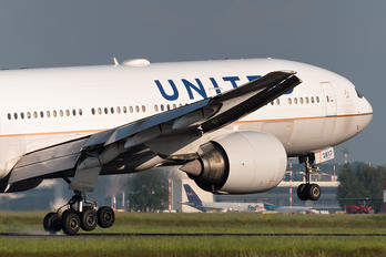 N217UA - United Airlines Boeing 777-200ER