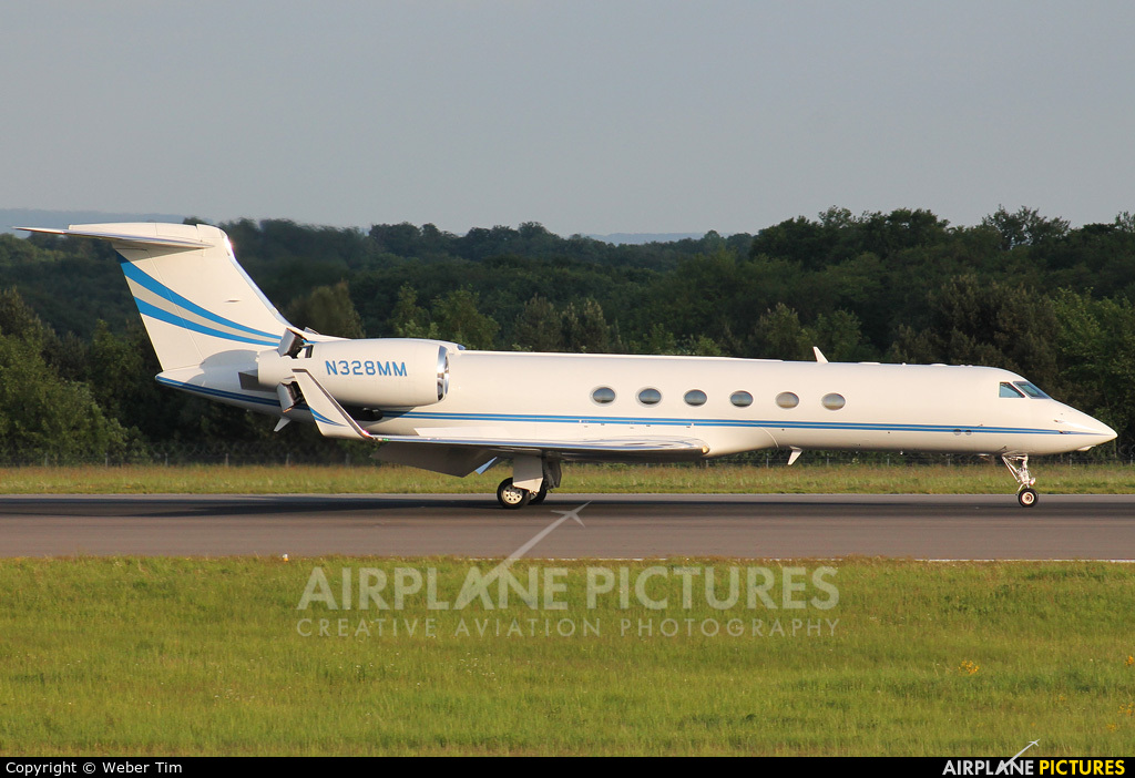 Private N328MM aircraft at Luxembourg - Findel